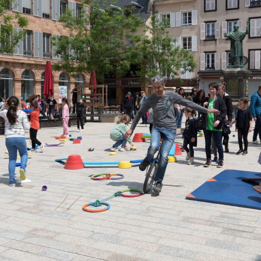 Ateliers de cirque à la MJC de Rodez