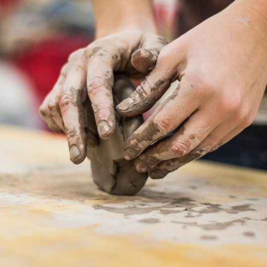 Atelier d’initiation poterie pour enfant à la MJC de Rodez