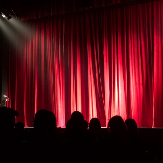 Ateliers de théâtre pour adultes expérimentés à la MJC de Rodez